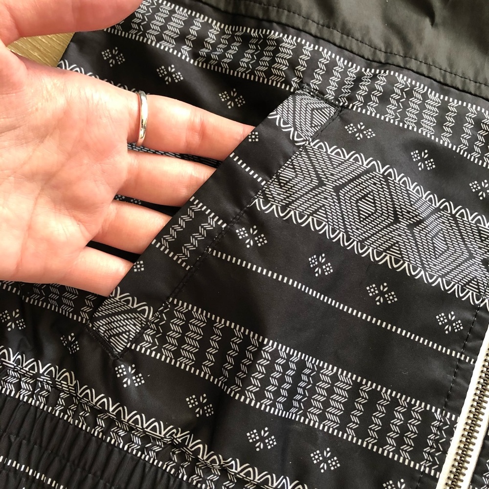 Patterned Windbreaker - Picture 3 of 5